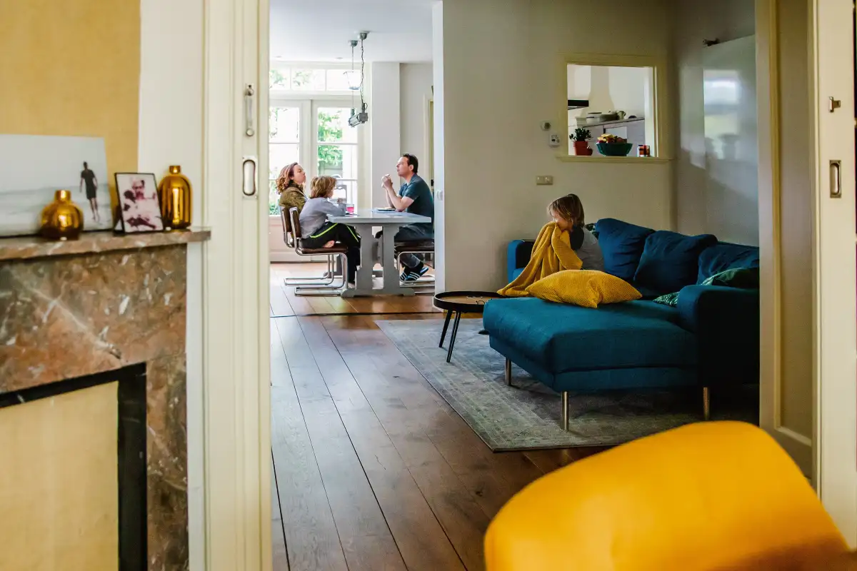 Fotograaf Oosterhout niet geposeerde fotoshoot thuis.