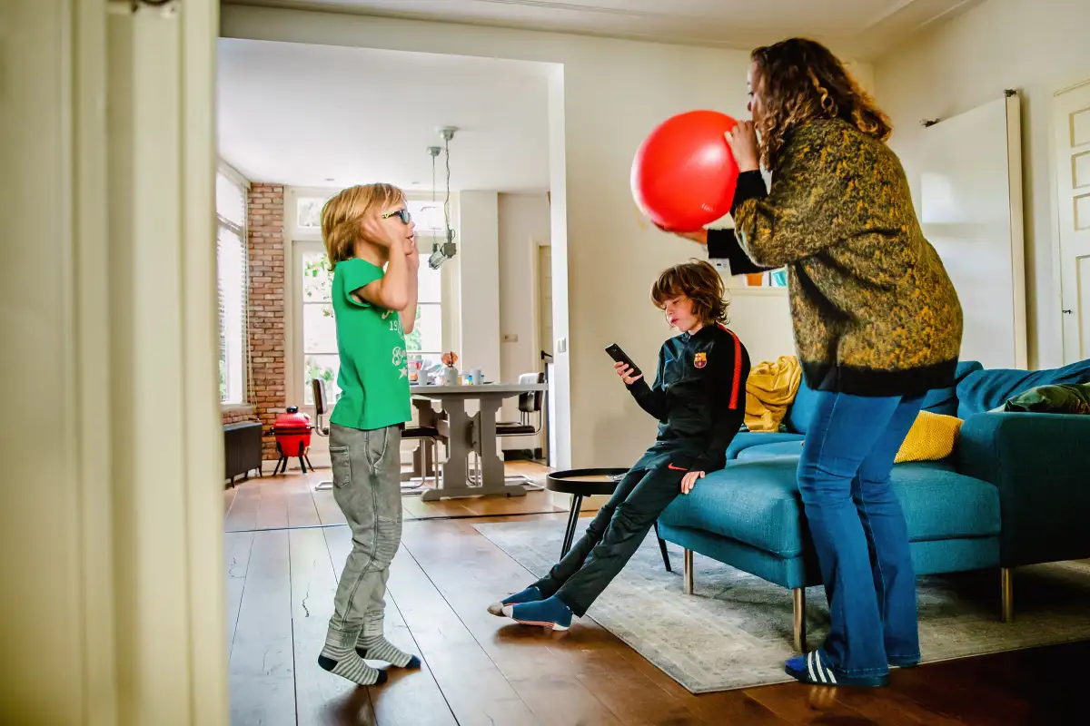 Fotograaf bij niet geposeerde fotoreportage in Brabant