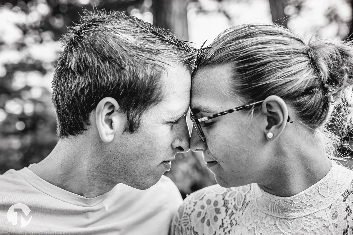 Loveshoot met een beetje regen
