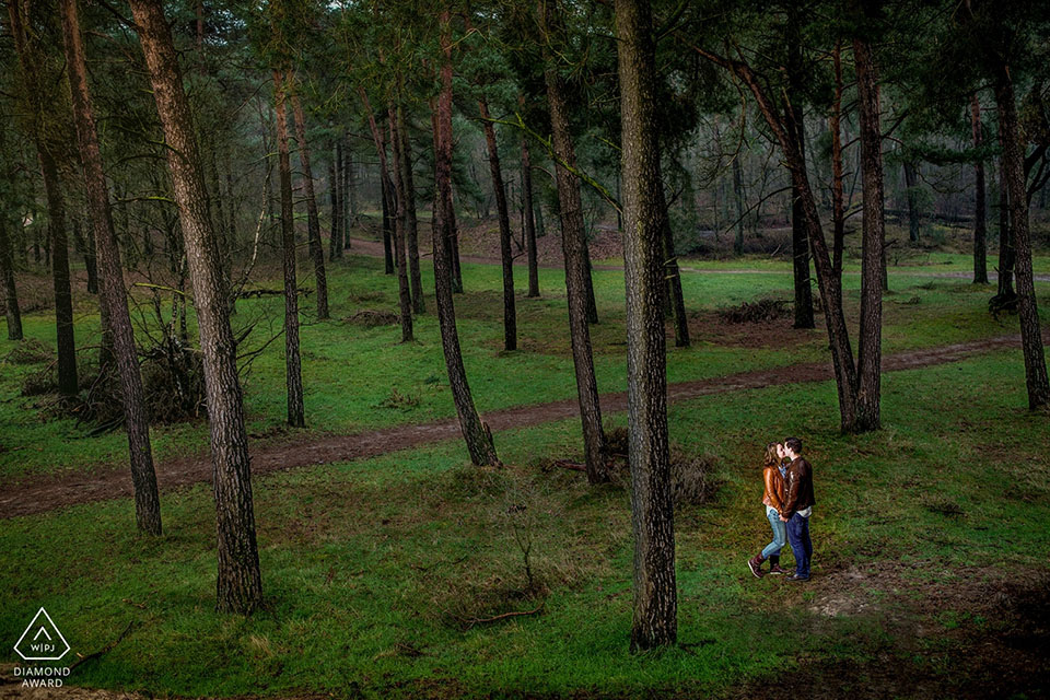 Romantische portretfotografie in Loonse en Drunense duinen tijdens een loveshoot